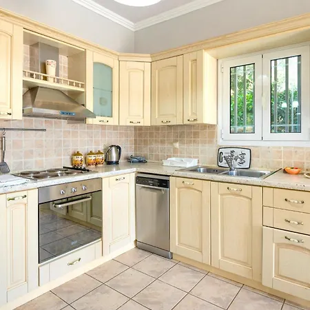 Vila Zaira Halikounas