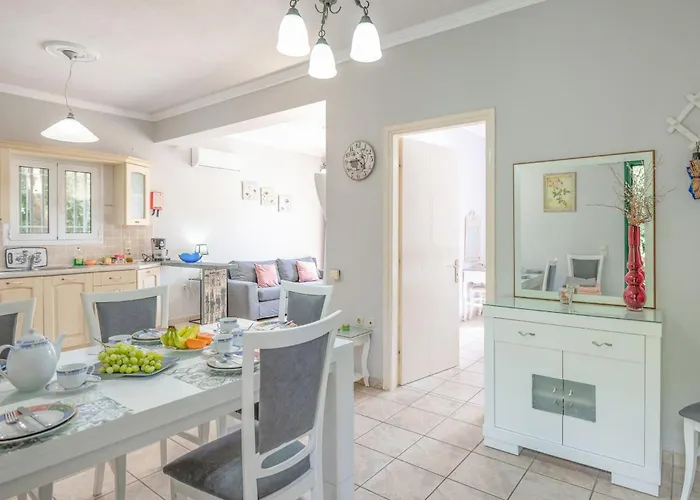 Zaira Villa Halikounas