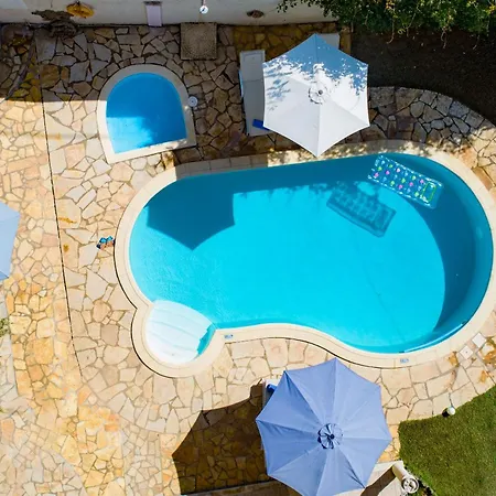 Zaira Villa