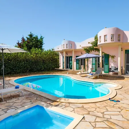 Zaira Villa *